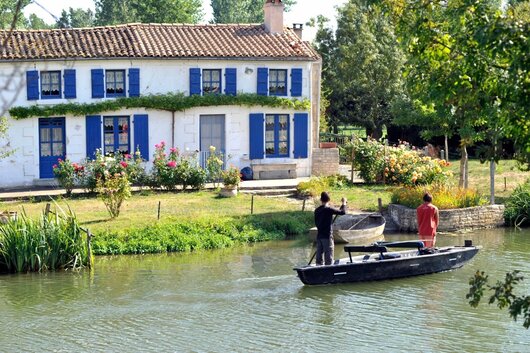 La maison aux volets bleus de Coulon